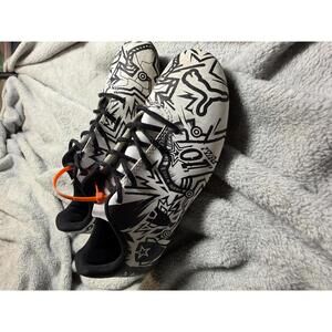 Puma White and Black Graphic Athletic Soccer Cleats Size Youth 2